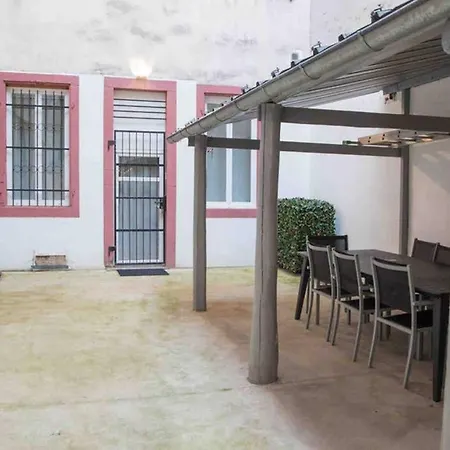 La Cour Du Faubourg 2 *