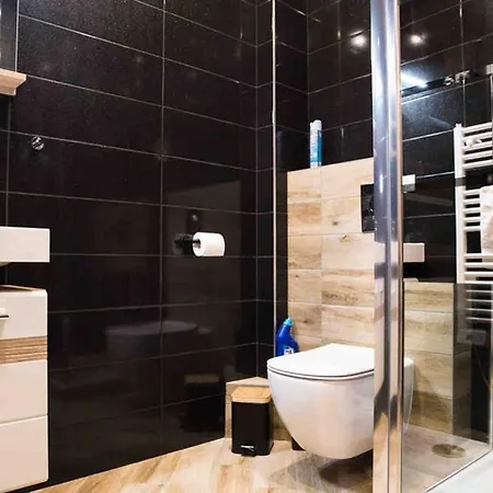 La Cour Du Faubourg 2