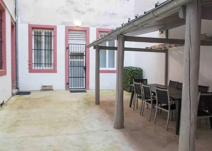 La Cour Du Faubourg 2 *